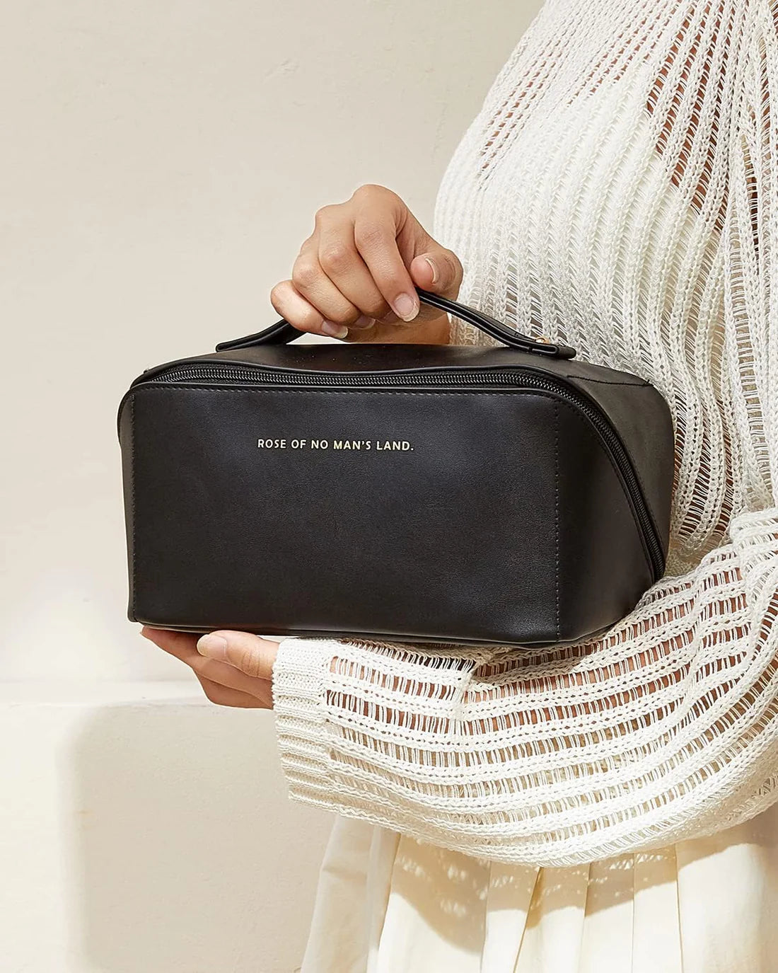 Large Capacity Travel Cosmetic Bag – Waterproof Leather Makeup Organizer with Compartments (Pack of 1)