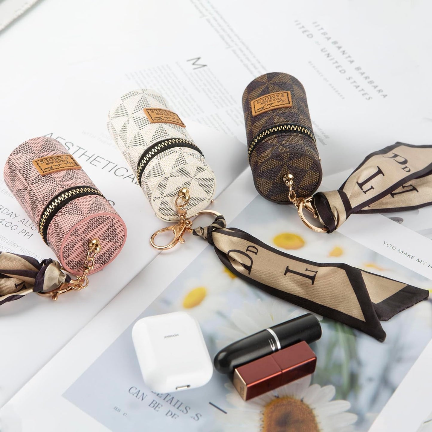 Leather Lipstick Organizer, Luxury Lip Gloss Bag, Mini Lipstick Case with Keychain, Girls Travel Lipgloss Makeup Storage Holder for Purse Perfume Fingernail Polish (Random color)
